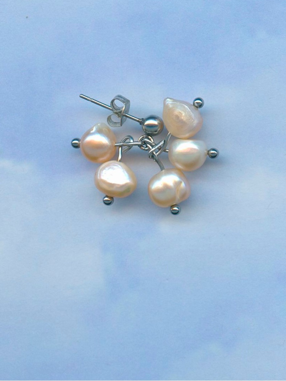Lana mix match pearl set w burst and single pearl drops.